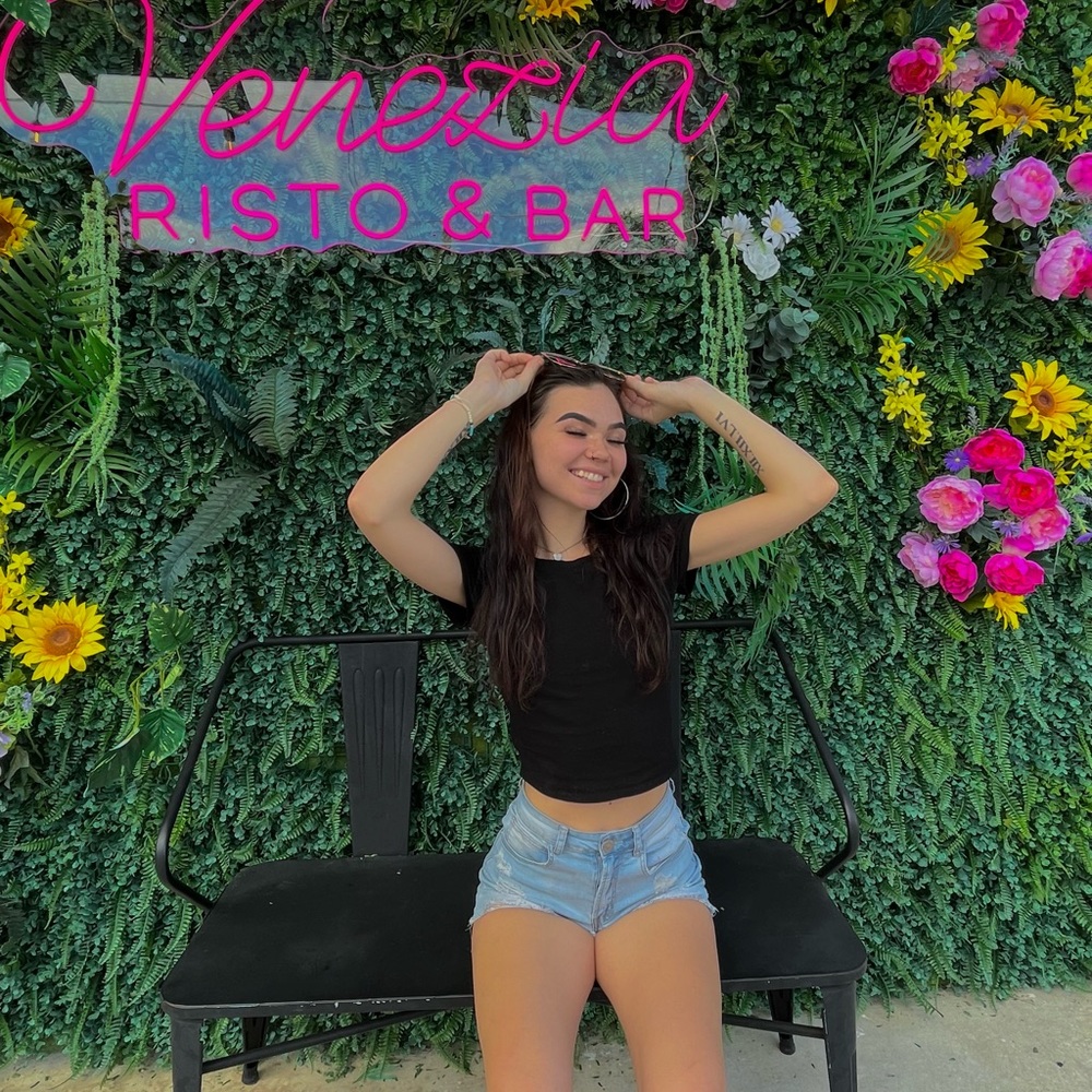 Meet your Posher, Virginia